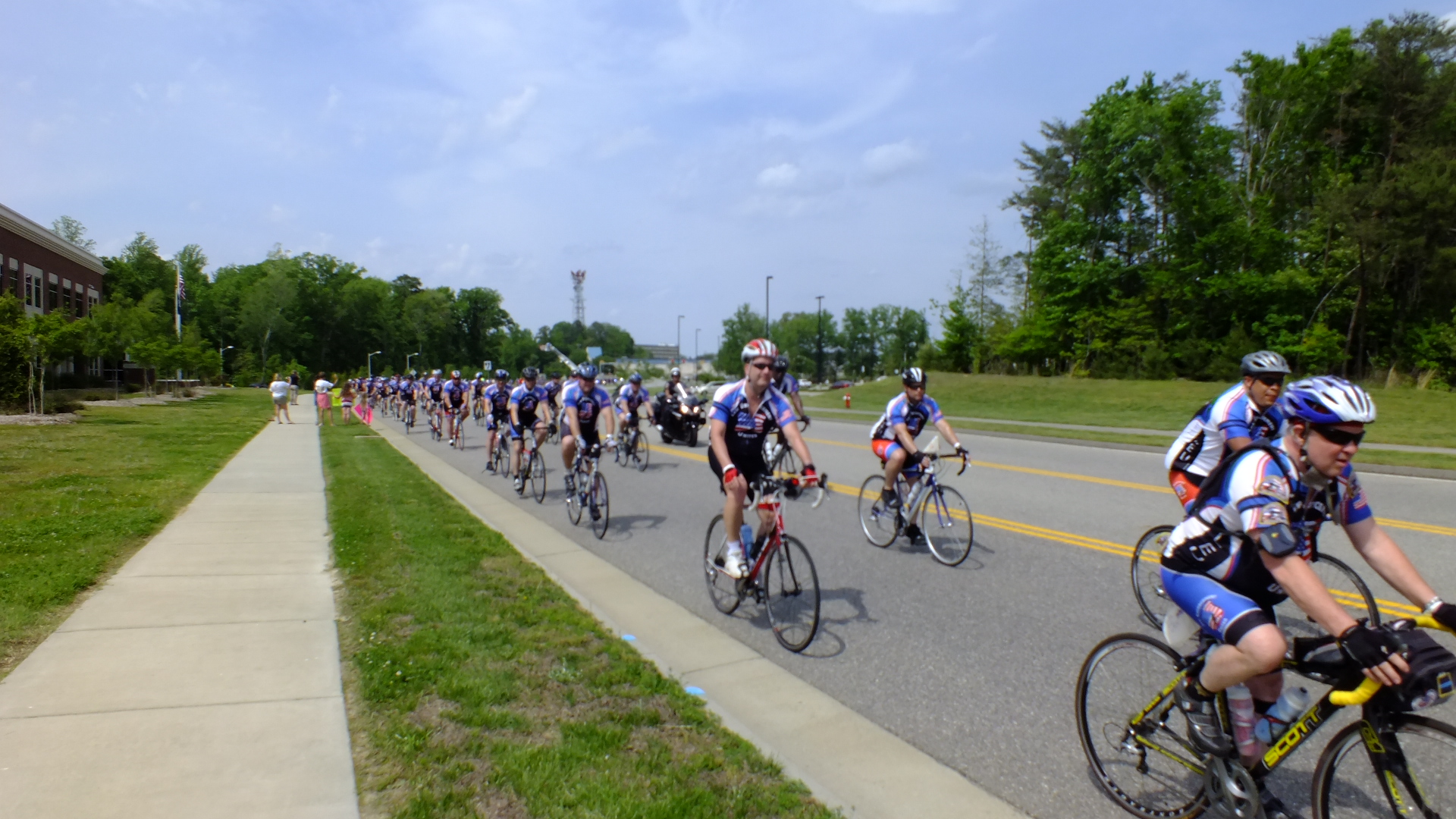 A stream of riders pedal through James City County on Saturday (Hannah S. Ostroff/WYDaily)