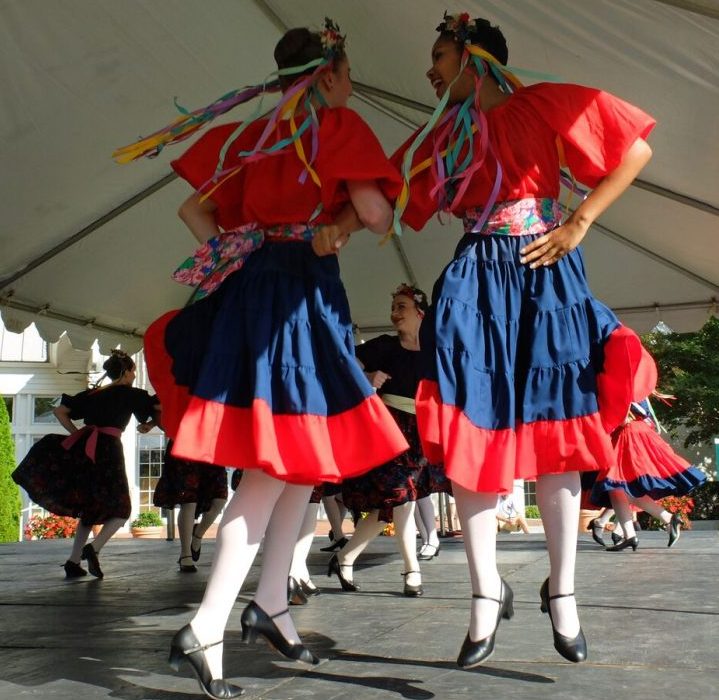 Musical and dance performances took the stage in 2015 and broughta performance art aspect to An Occasion for the Arts. (WYDaily file/Courtesy of An Occasion for the Arts)