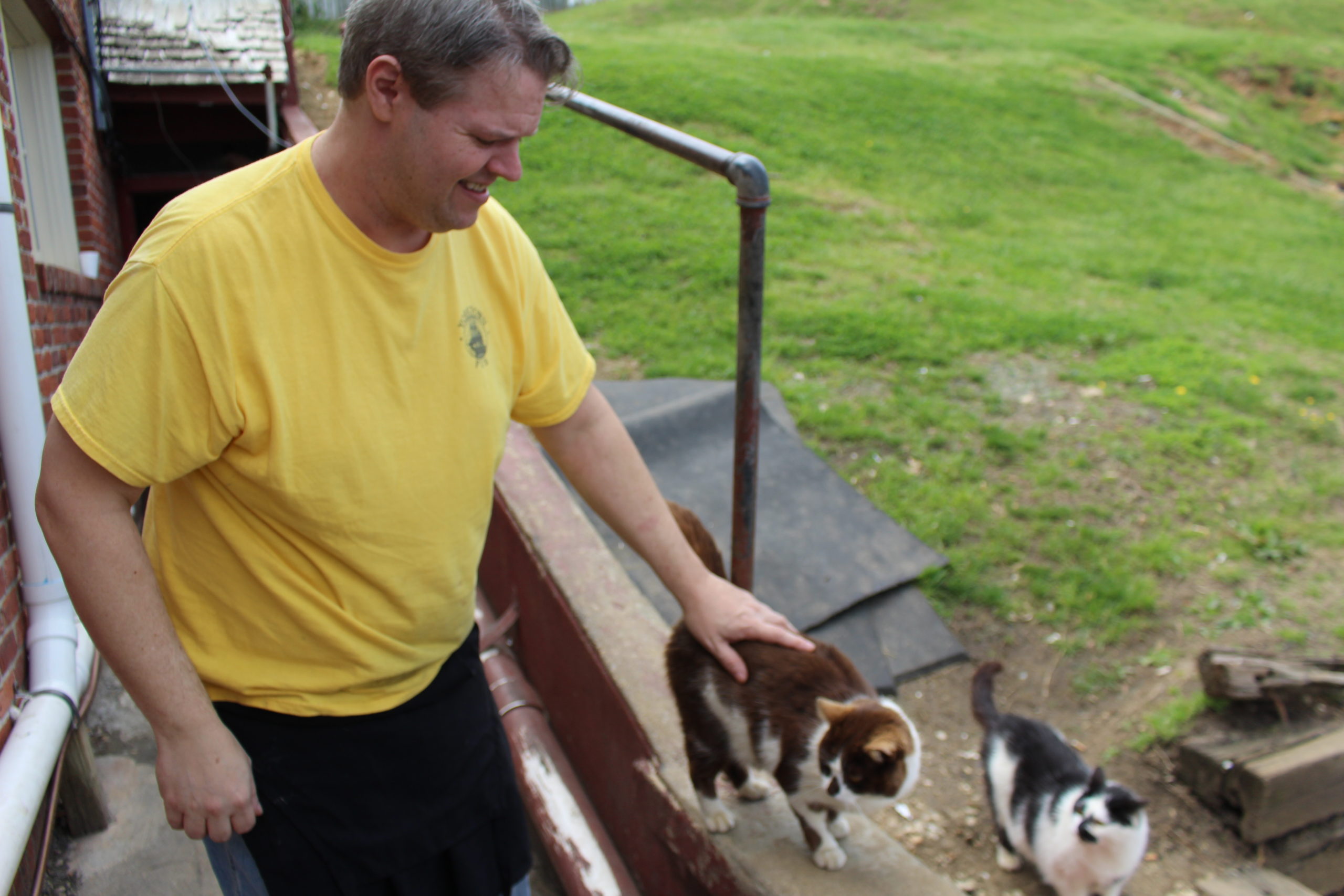 Thomas Harms feeds the cats every morning for the past 15 years. (Alexa Doiron/WYDaily)