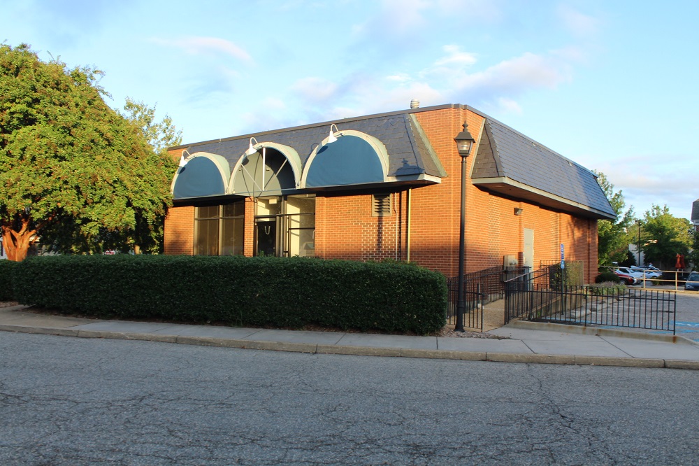 The two new tenants are expected to move into this building along Richmond Road in 2019. (WYDaily/ Andrew Harris)