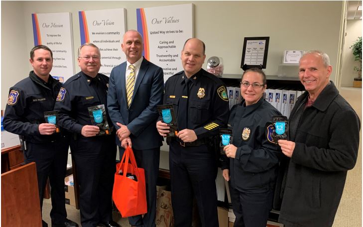 Steven Kast, president and chief executive office for United Way of the Virginia Peninsula, present Hampton Police Division and Newport News Police Department officers with donated Deterra drug deactivation kits on Jan. 17. (WYDaily/Courtesy United Way of the Virginia Peninsula)