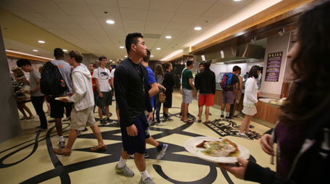 Single-use plastics were eliminated in 2019 in William & Mary dining halls Commons and Sadler Center Court as part of the university's ongoing sustainability efforts. (WYDaily/Courtesy of Stephen Salpukas)