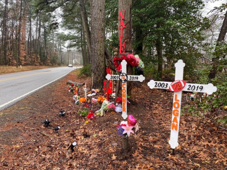 Part of a roadside memorial for three teens killed in a crash on Yorktown Road is missing. (WYDaily/Lucretia Cunningham)