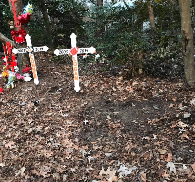 The crescent created for Naile Tairov by TrueNorth Woodworking is missing from a memorial site at Yorktown Road. (WYDaily/Courtesy Betty Smith)