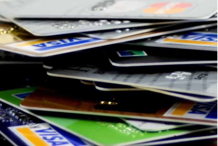 Many businesses are selling gift cards to keep them afloat during the coronavius epidemic. But once people start cashing in, how is that going to impact future revenue? (WYDaily/Picpedia)