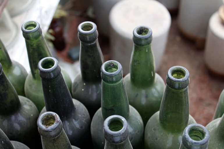 A new community art project is collected painted wine bottles from locals to make a sculpture. (WYDaily/Pexels)