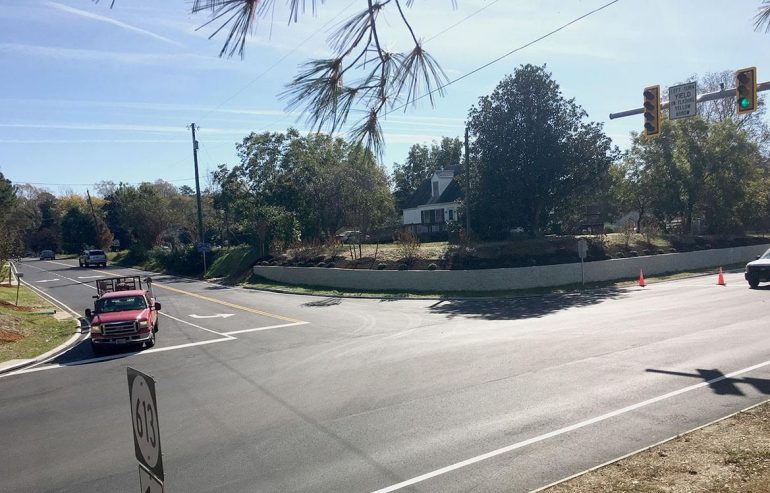 View of southeast corner of Centerville Road and News Road showing new traffic signal, turn lane, and retaining wall. (WYDaily/Courtesy of VDOT)