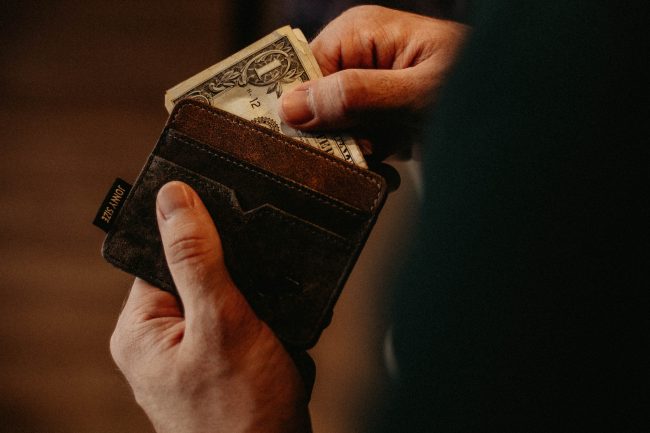 Learn how to avoid taking out a bad loan by attending this free workshop. (WYDaily/ Courtesy of Unsplash)