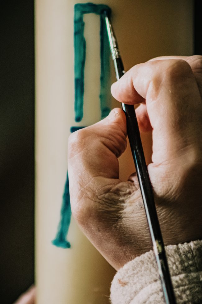 Residents can pick up Valentine's Day themed paint night kits on Feb. 10. (WYDaily/ Courtesy of Unsplash)